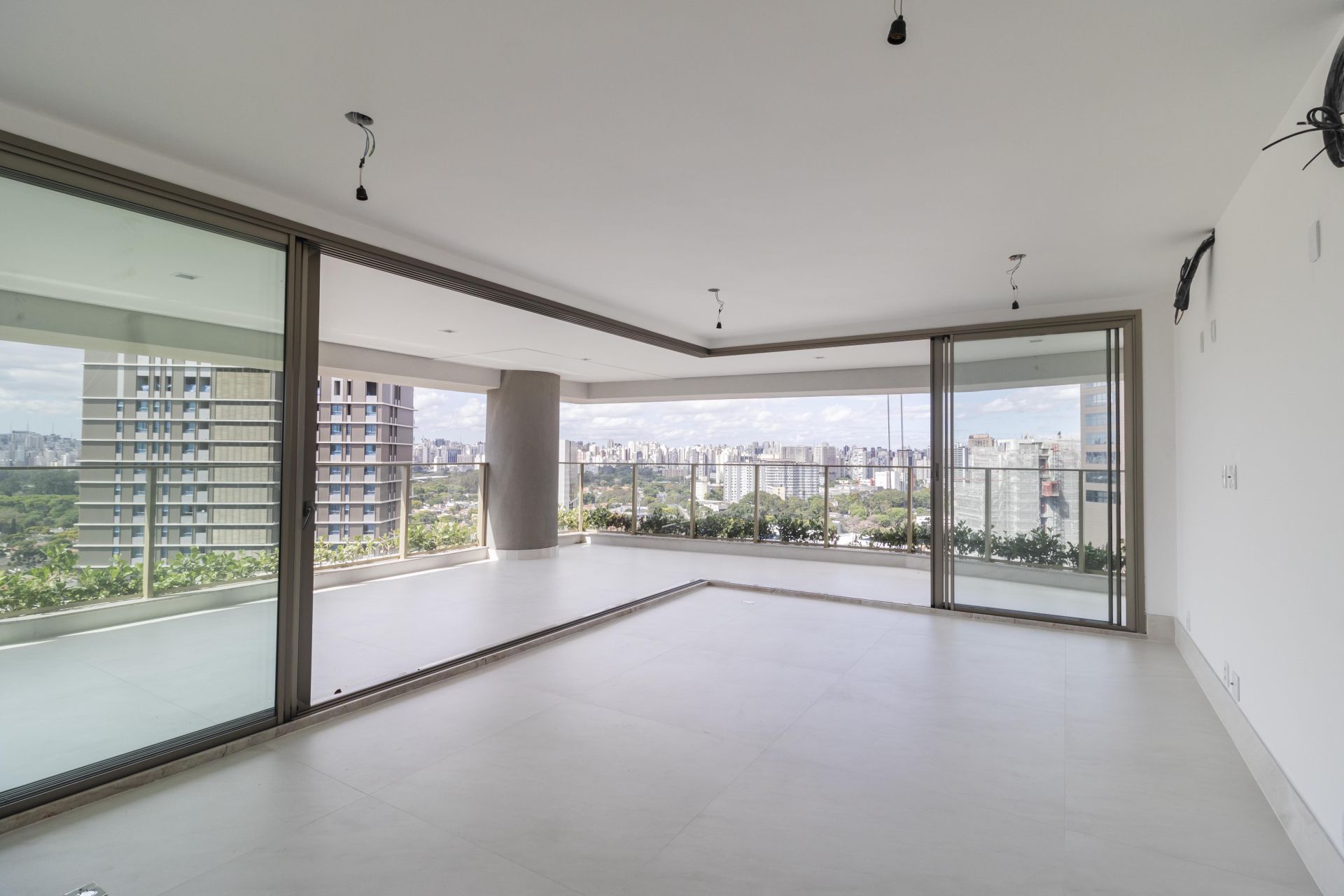 APARTAMENTO 218m² com 3 suites em MOEMA