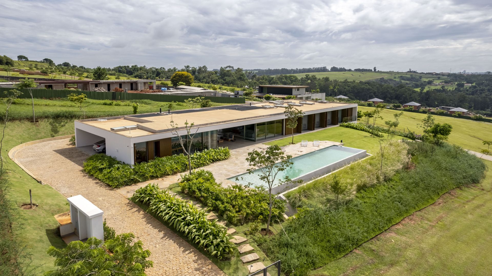 CASA 3400m², 7 Suítes, 4 Vagas pelo Studio Obra Prima na Fazenda da Boa Vista