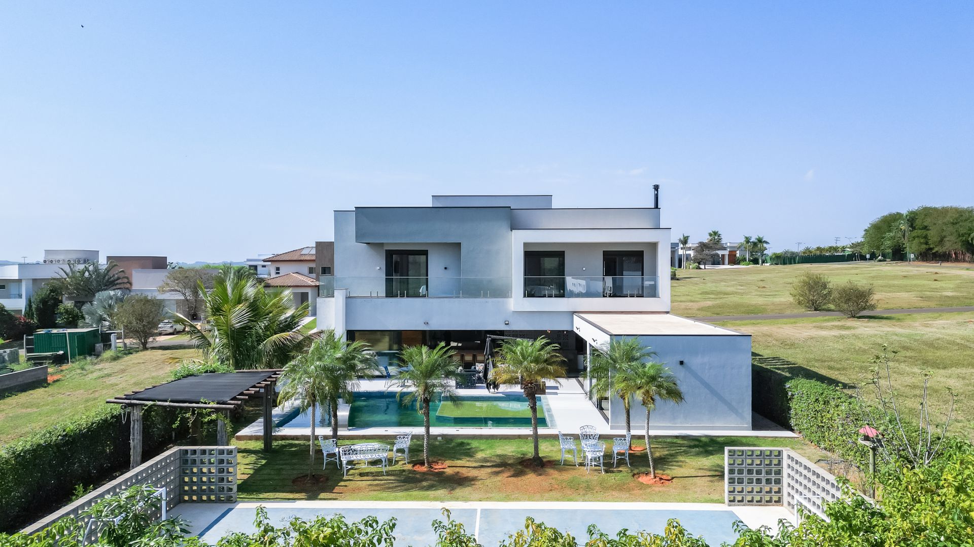 CASA 1000m², 5 Suítes e 6 Vagas com Campo de Futebol na Fazenda Alvorada