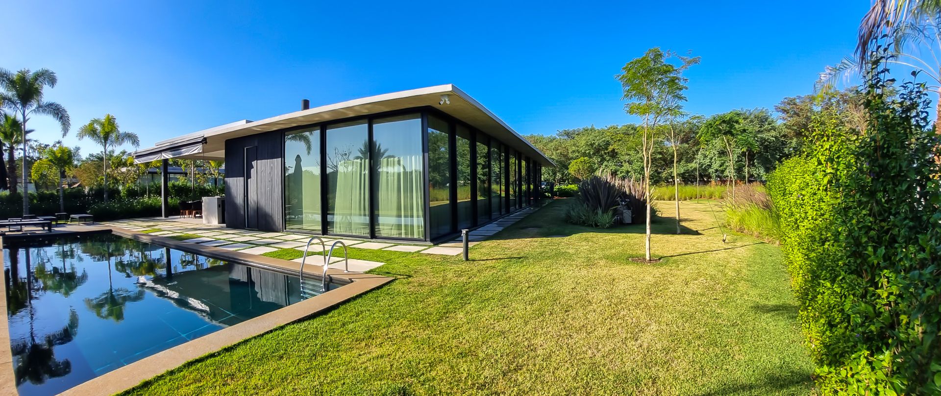 CASA 2.350m², 5 Suítes e 4 Vagas no Parque dos Esportes na Fazenda Boa Vista