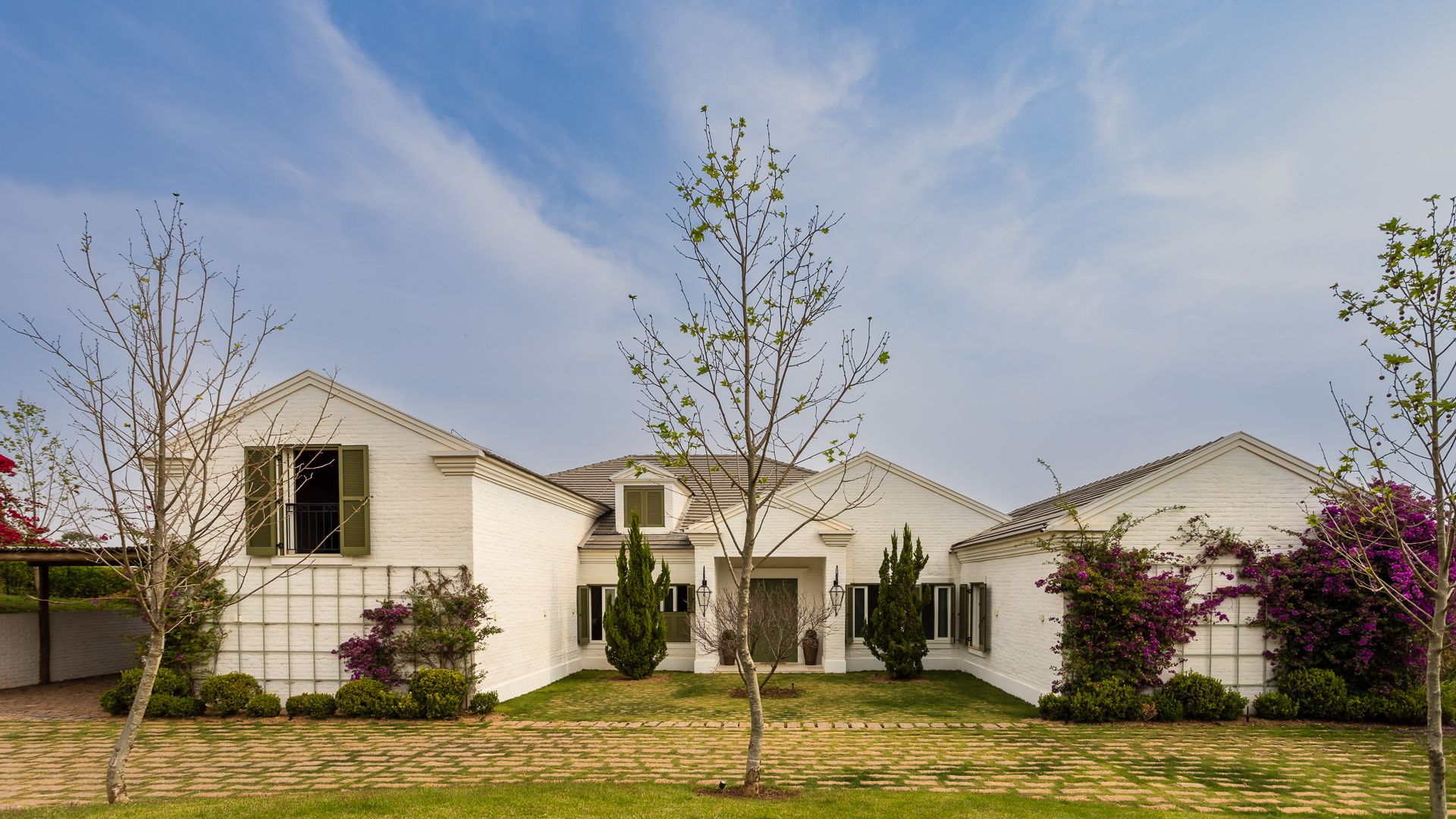 CASA 6000m², 6 Suítes e 7 Vagas pelo Estúdio Obra Prima na Fazenda Boa Vista