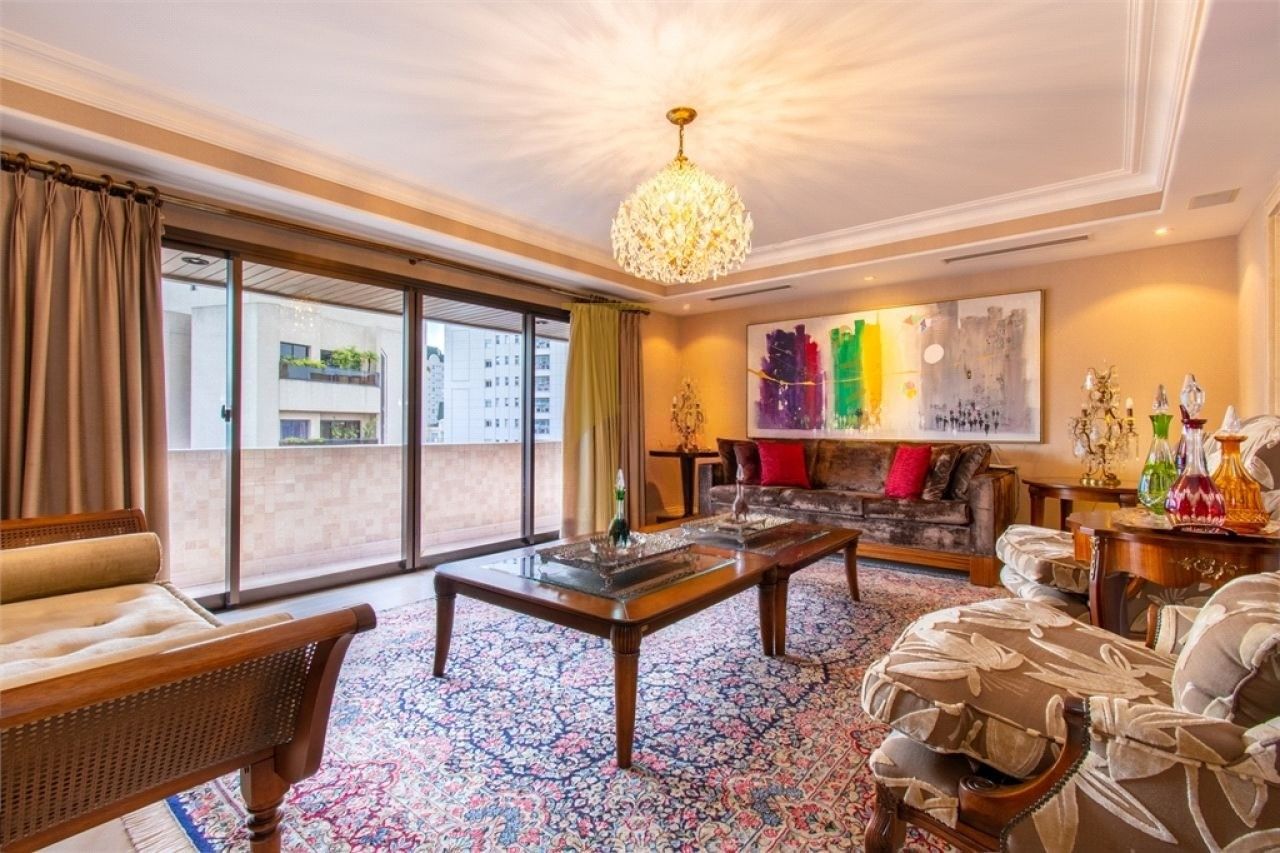 APARTAMENTO 300m² 3 Suítes e 4 vagas em Moema