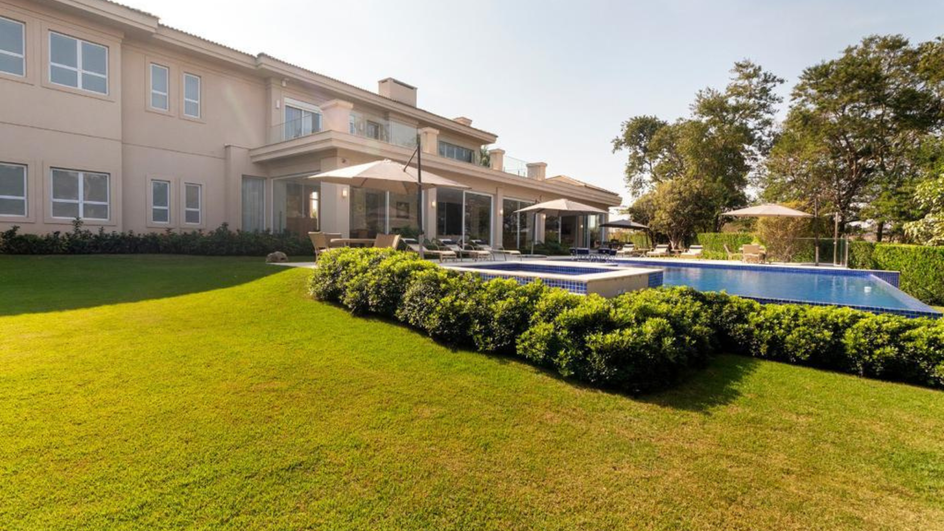 CASA 3150m², 7 Suítes, 6 Vagas com Vista para a Mata Nativa na Fazenda Boa Vista