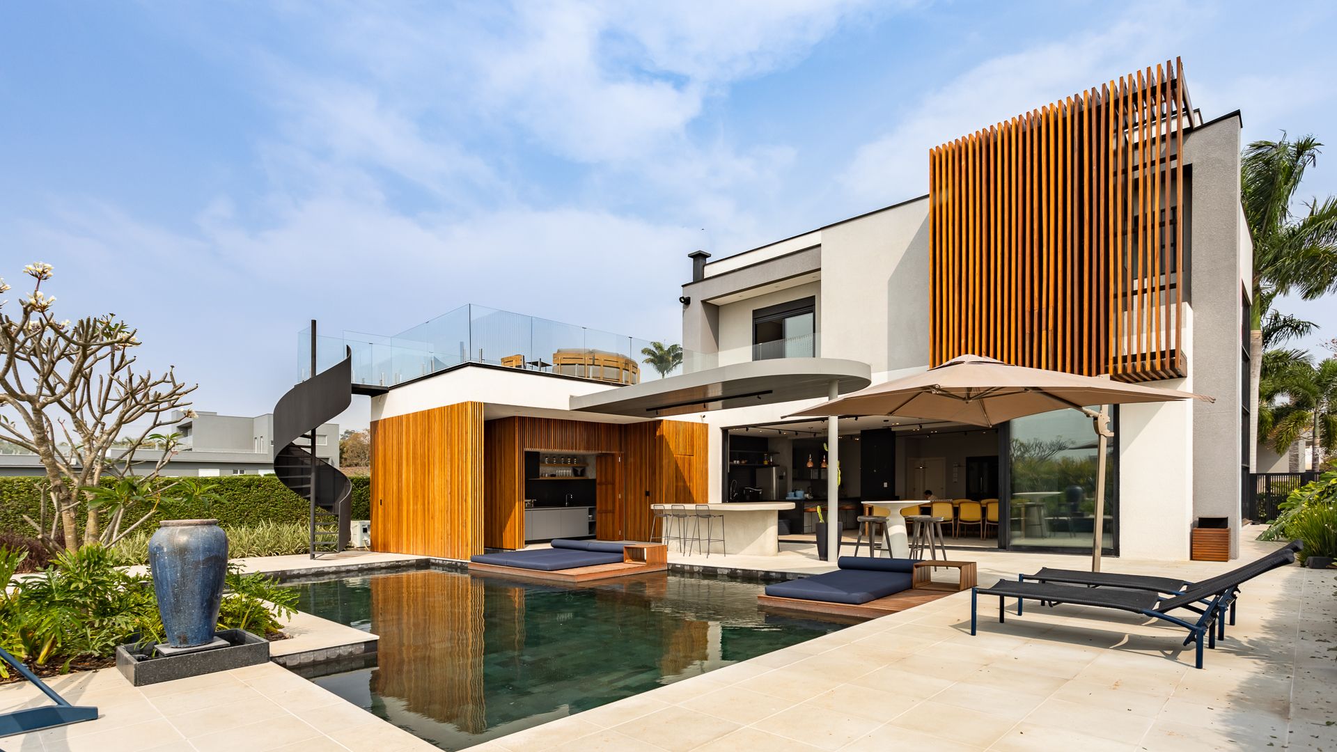 CASA 1.000m², 5 Suítes, 6 Vagas com Vista pra Natureza na Fazenda Alvorada