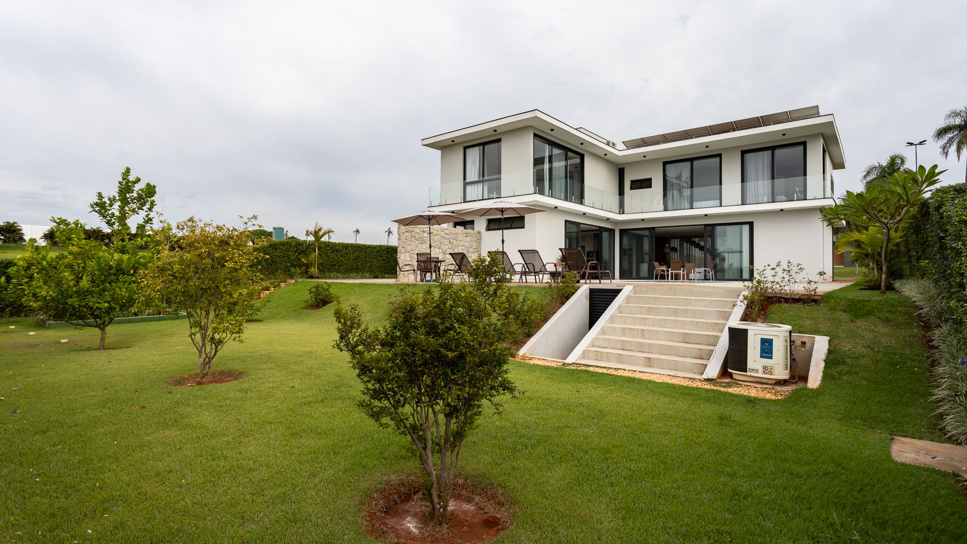 CASA 1000m², 4 Suítes e 4 Vagas com  Pomar e Jardim na Fazenda Alvorada