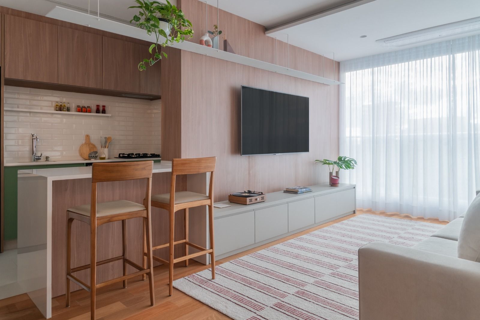APARTAMENTO 98m² com 2 SUITES e 1 VAGA no JARDINS