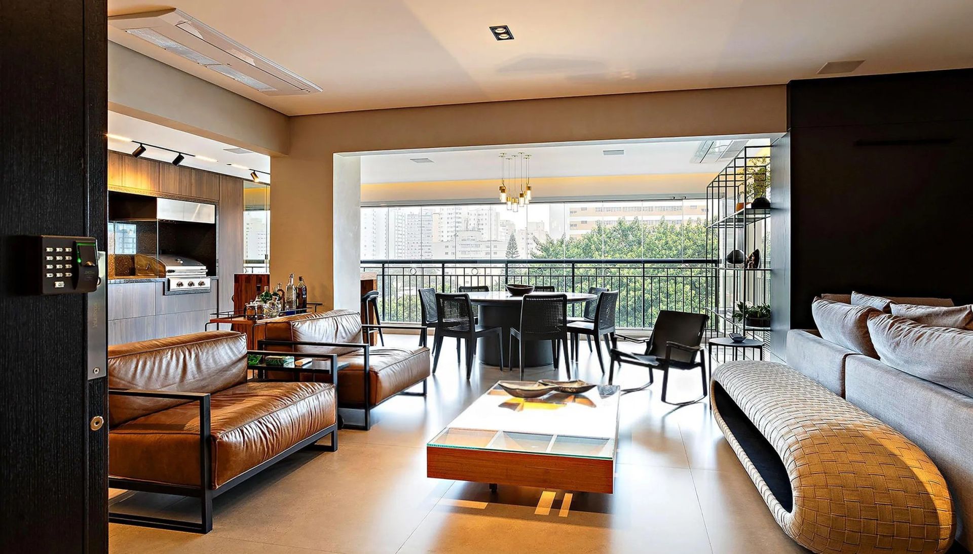 APARTAMENTO 172m² 3 Suítes 4 vagas em Moema