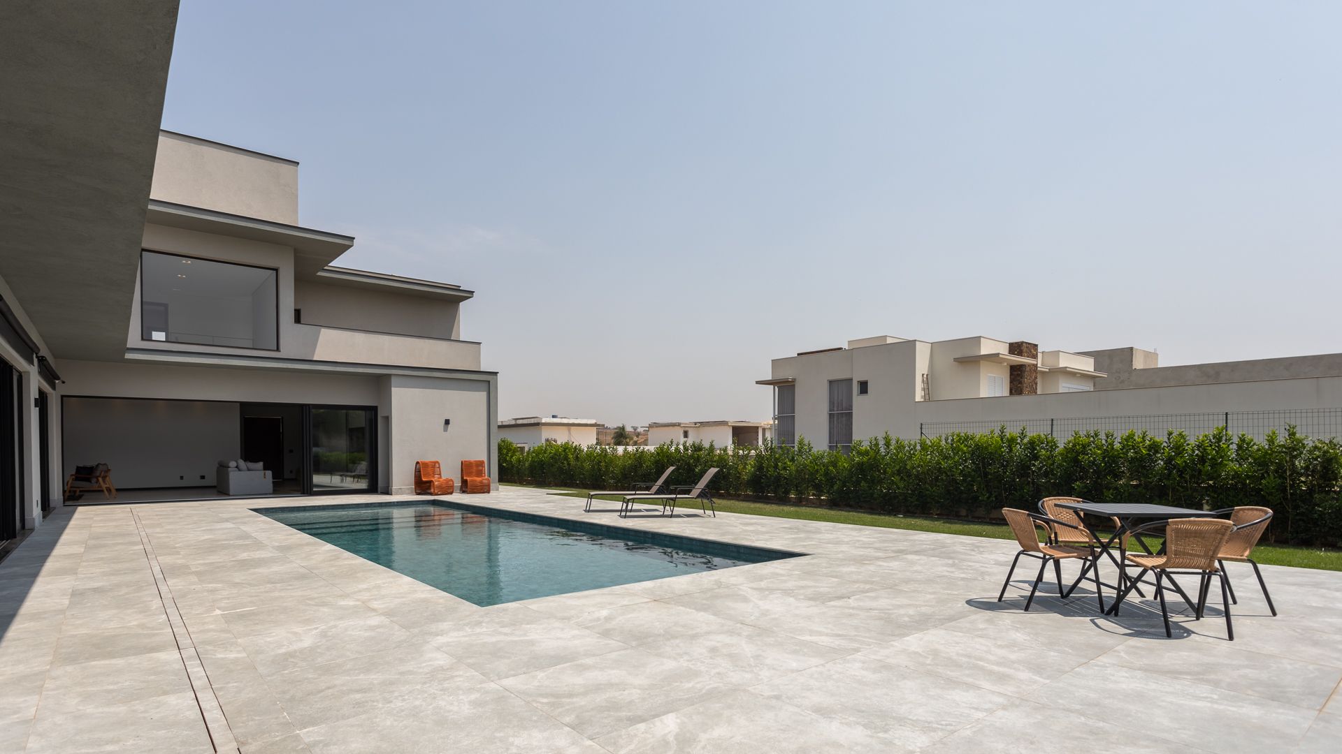 CASA 1.000 m², 5 Suítes, 3 Vagas com Piscina com Prainha na Fazenda Alvorada