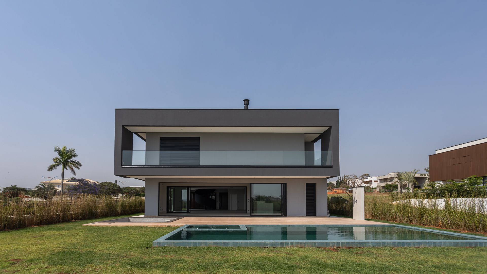 CASA 1.000m², 5 Suítes, 2 Vagas por arquiteta Érica Salguero na Fazenda Alvorada