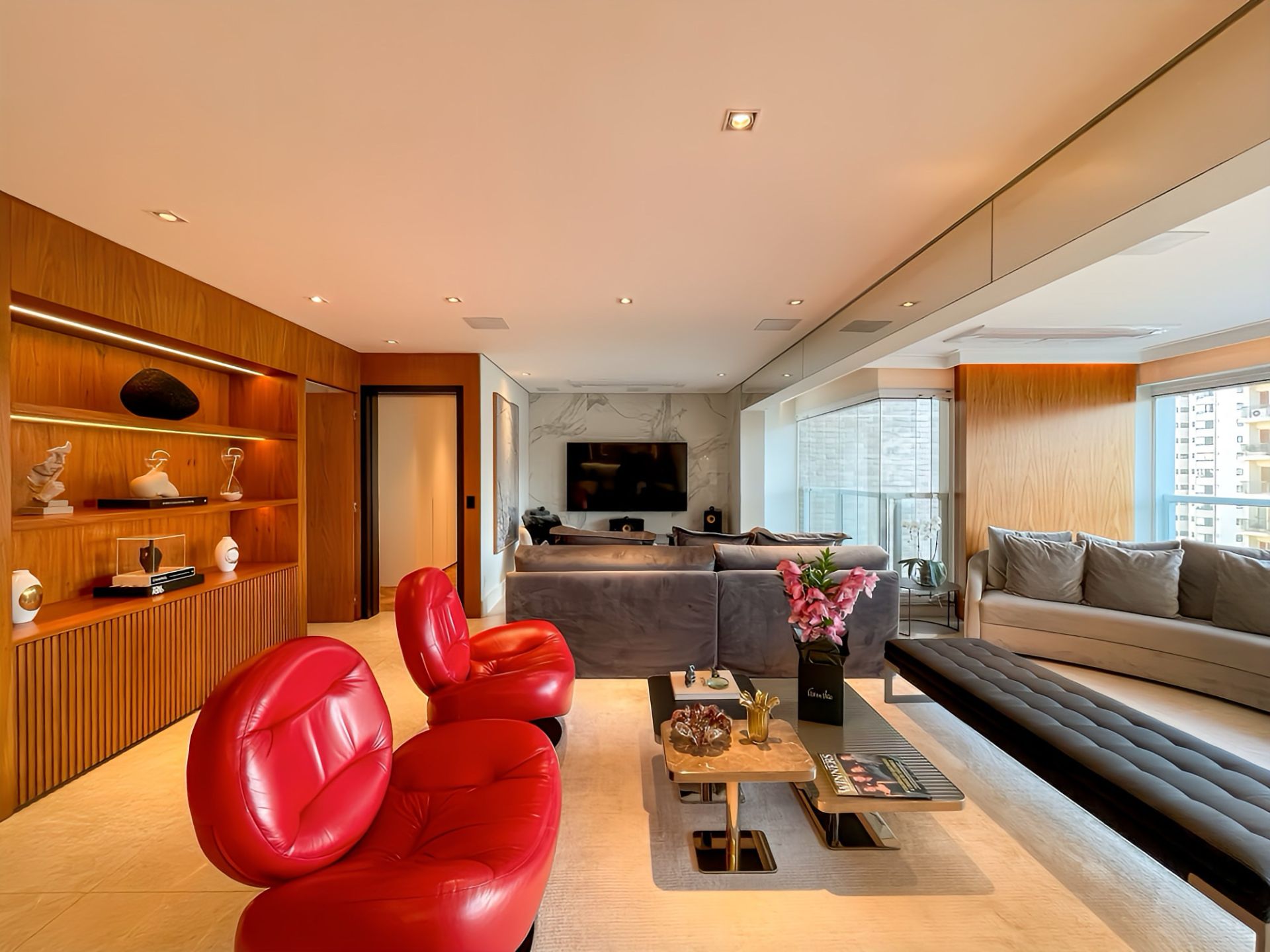 APARTAMENTO MOBILIADO 192m² 3 Suítes e 4 Vagas em moema