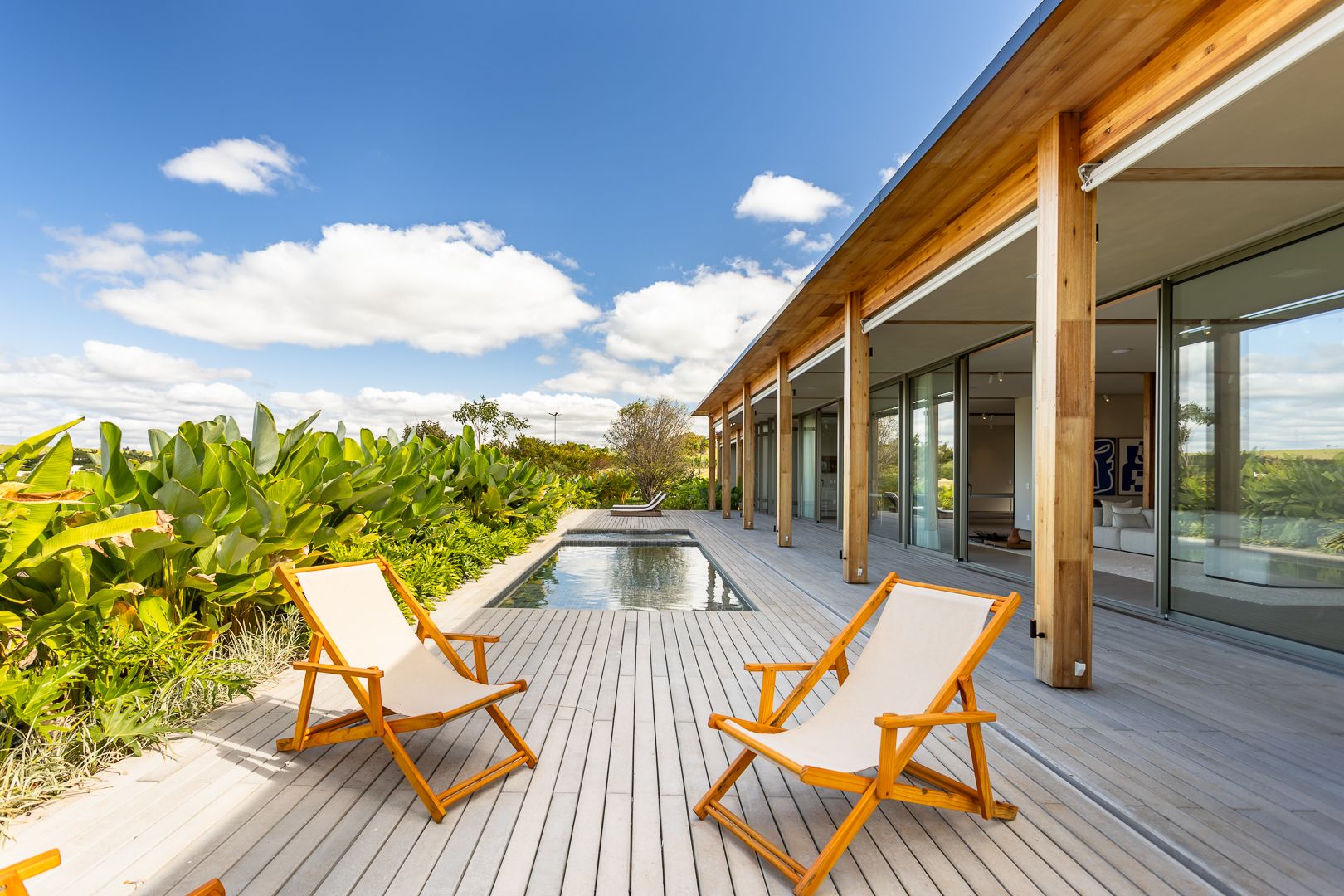 CASA 1000m², 4 Suítes e 4 Vagas com Sistemas de Automação na Fazenda Alvorada