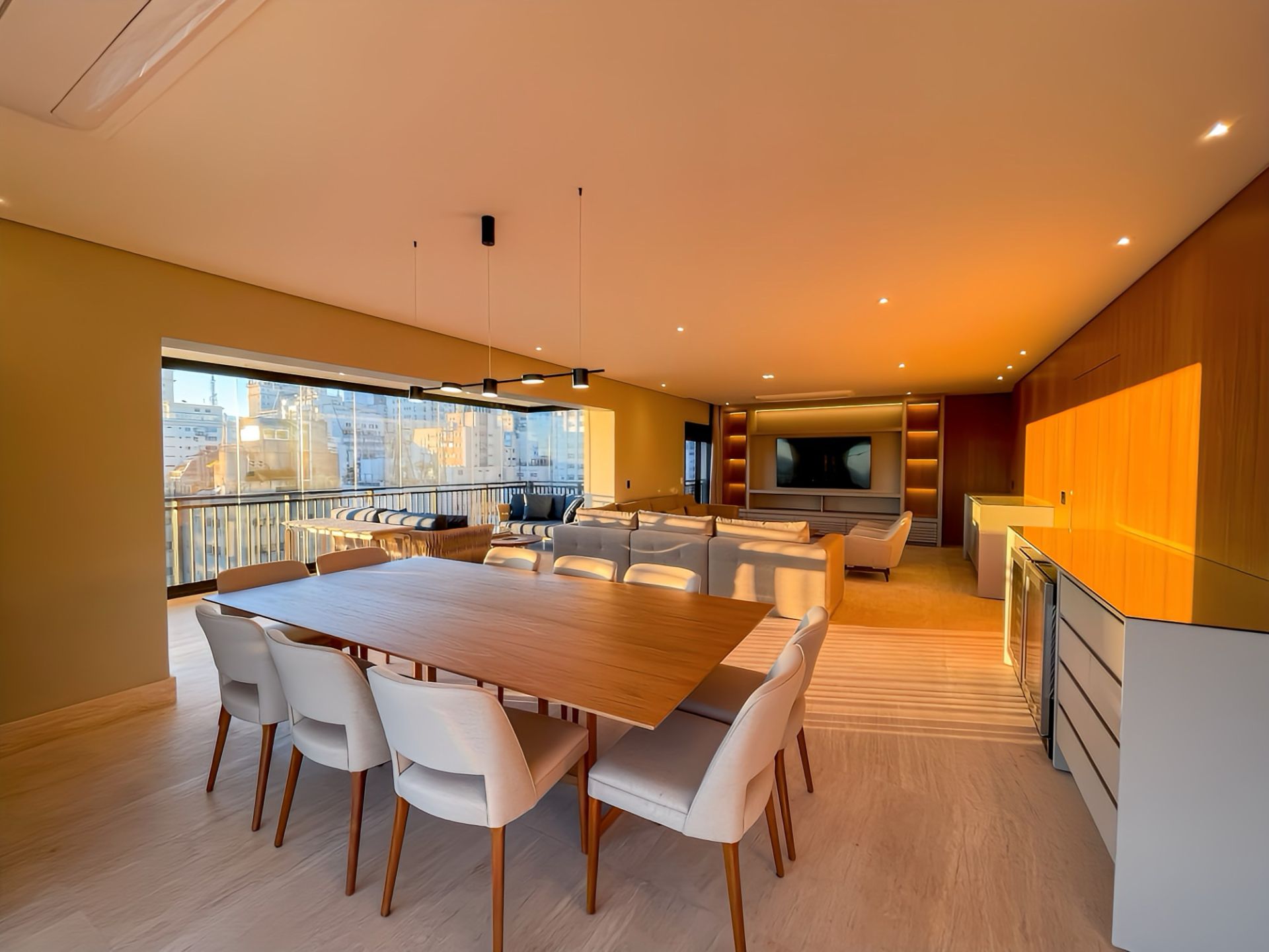 APARTAMENTO MOBILIADO 227 m² 3 Suítes e 4 Vagas no Jardim América