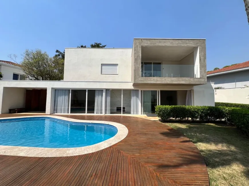 Residência Exclusiva com 760m² no Jardim América — Sofisticação, Amplitude e Lazer Privativo