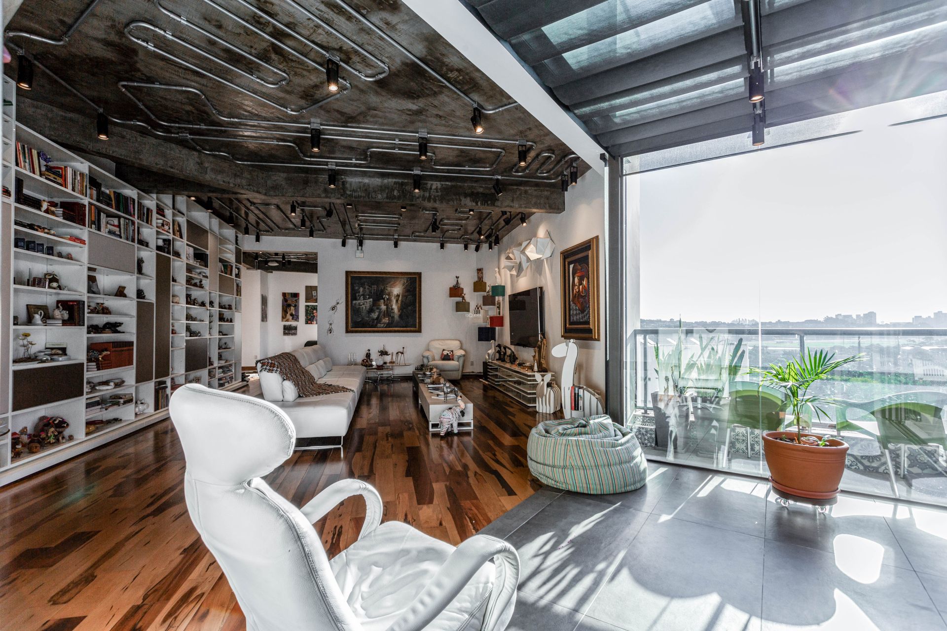 COBERTURA 393m² com 3 SUITES e 4 VAGAS no ITAIM