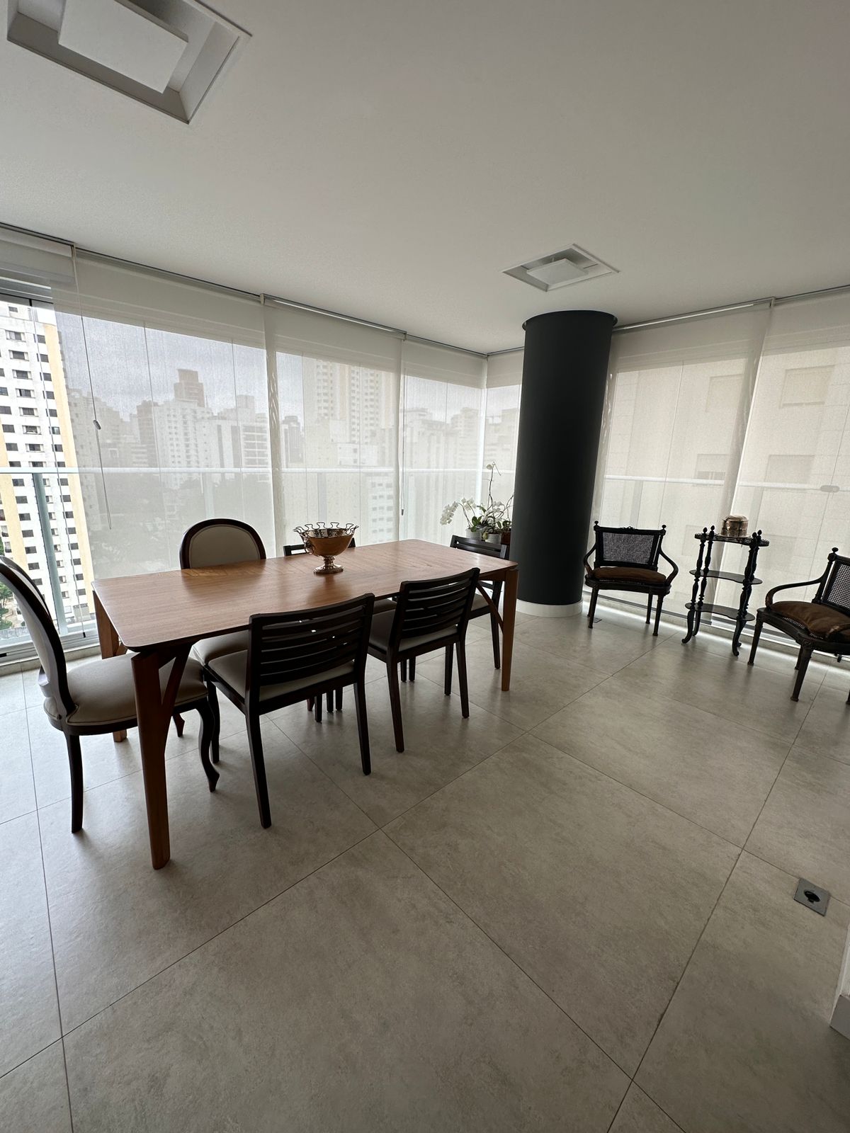 APARTAMENTO 90m² com 2 Suítes e 2 vagas MOBILIADO