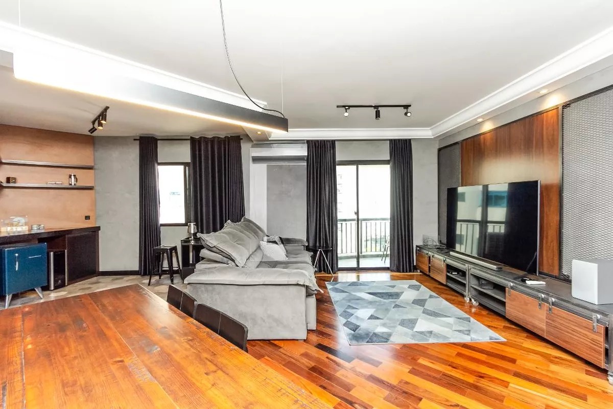 Apartamento em Moema com 2 Dormitórios sendo 1 Suíte , 93m² e 2 vagas de garagem!