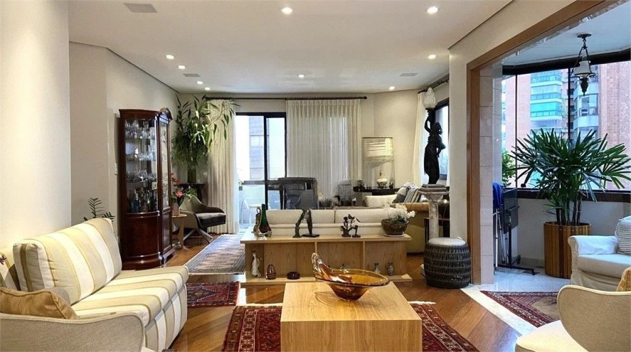 APARTAMENTO 200m² 4 Dormitórios 2 Suítes em Moema