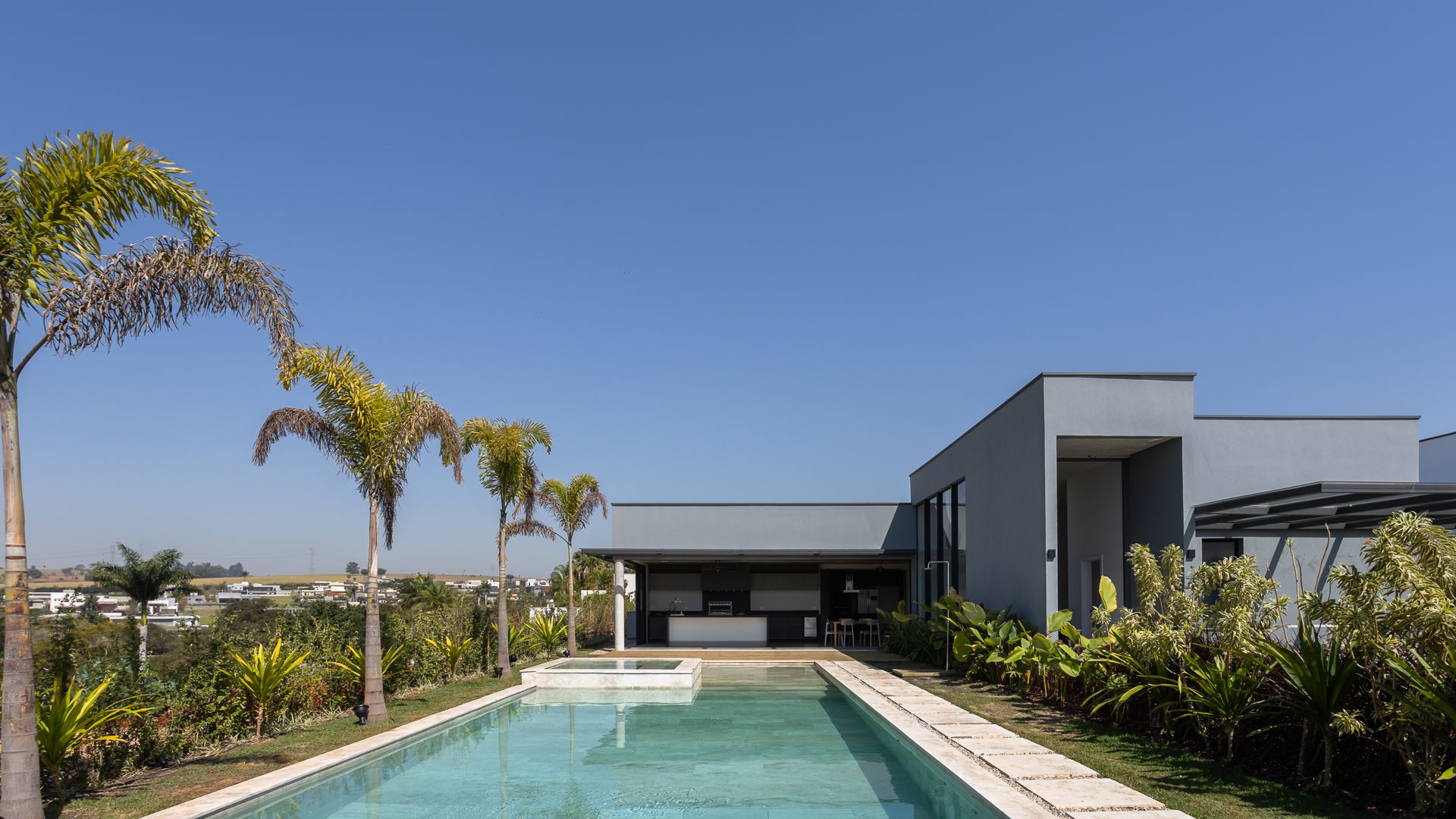 CASA 1.000m², 5 Suítes, 6 Vagas próximo ao Clube Hípico na Fazenda Alvorada