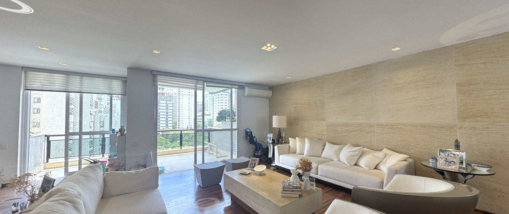 APARTAMENTO 270 m² com 3 SUITES e 4 VAGAS no ITAIM