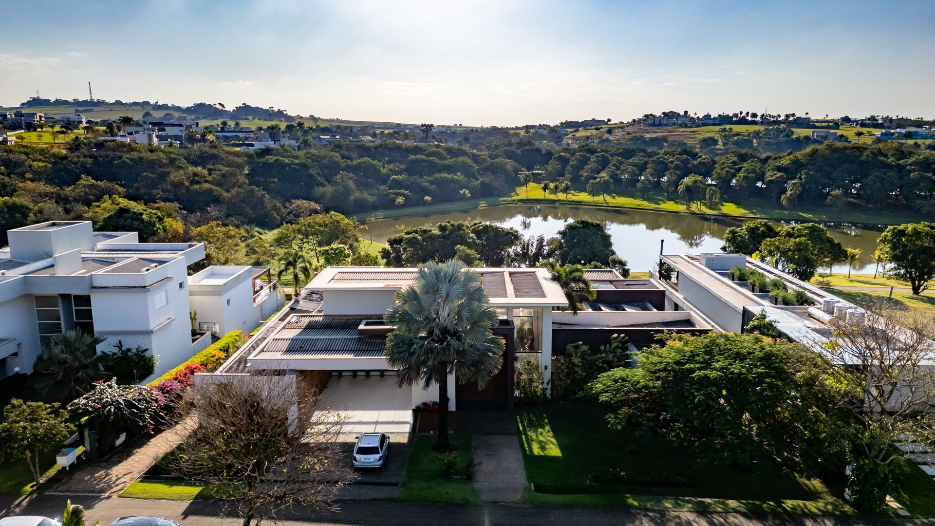 CASA 2.200m², 6 Suítes e 6 Vagas com Vista pro Lago na Fazenda Alvorada