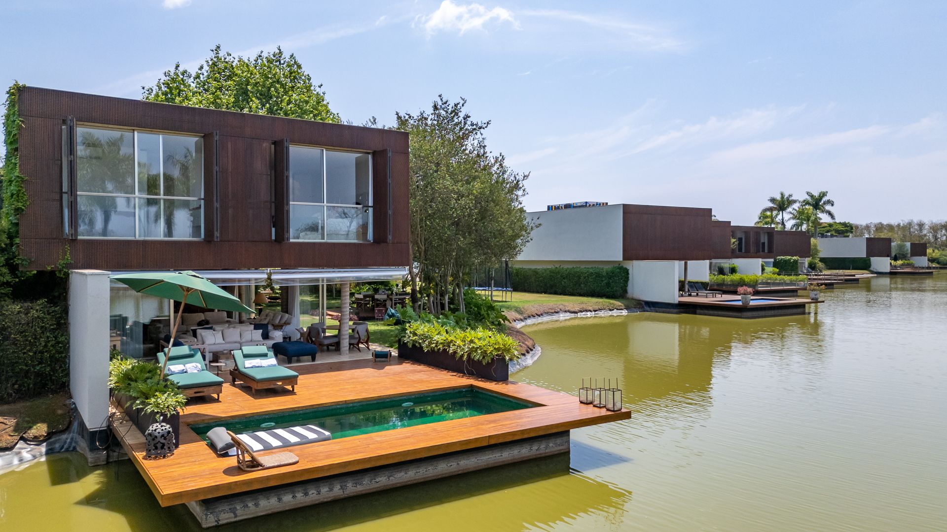 CASA 347m², 4 Suítes, 4 Vagas por Marcio Kogan na Fazenda Boa Vista