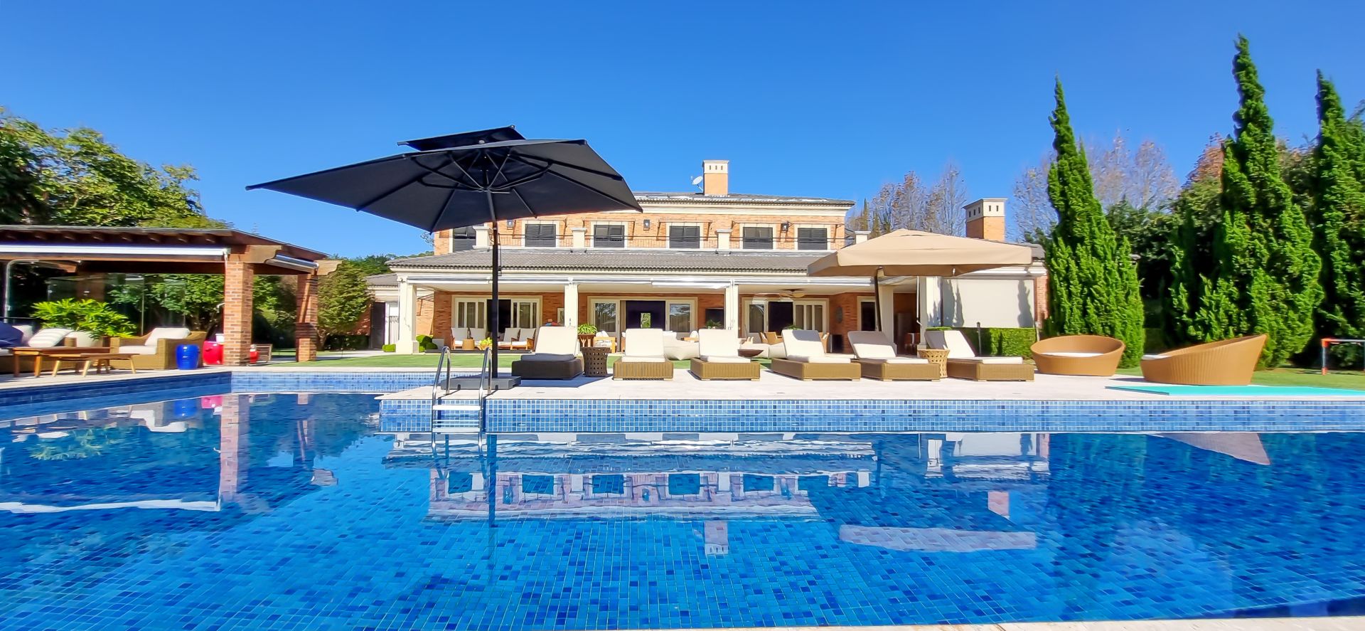 CASA 4.425m², 7 Suítes e 8 Vagas por Antônio Scarpa na Fazenda Boa Vista