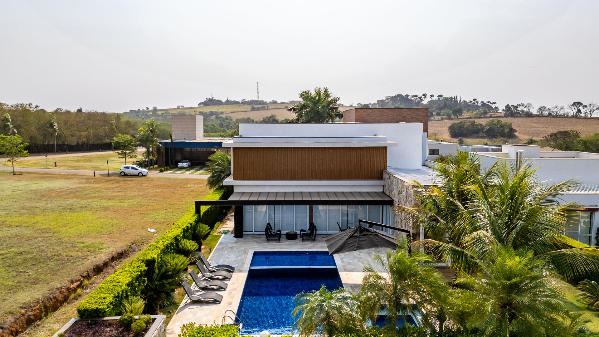 CASA 1.000m², 5 Suítes, 5 Vagas com Piscina com Prainha na Fazenda Alvorada