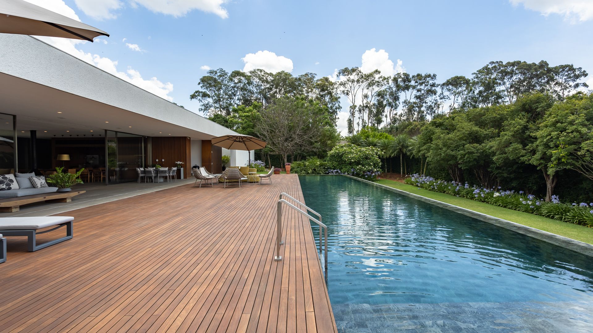 CASA 3950m², 4 Suítes, 4 Vagas por Marcio Kogan na Fazenda Boa Vista